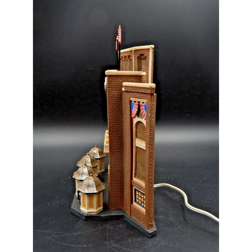 Dept 56 New York Yankee Stadium Collectible Ceramic House Illuminated